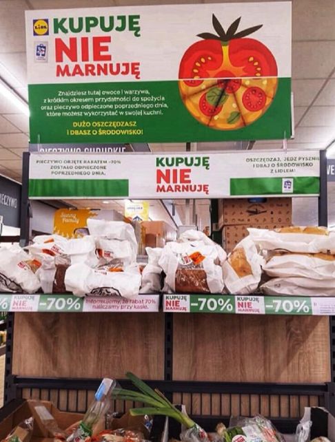 超市竟售過期食品，顧客為何紛紛點贊？背后的責任與創新